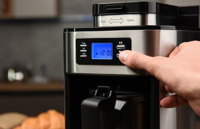 Кавоварка Ardesto YCM-D1200 - крапельна/ 1.2 л/ дисплей/ вбуд. кавомолка