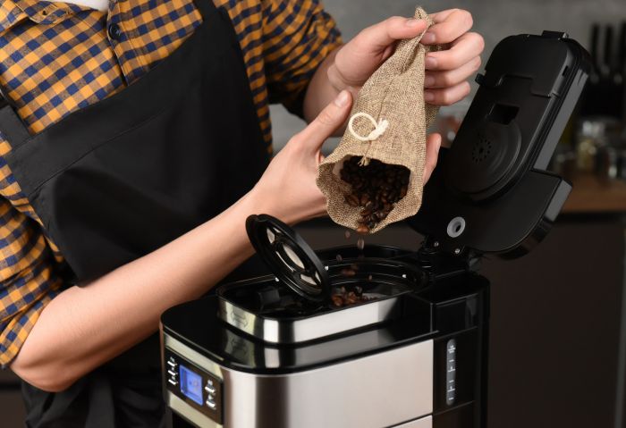 Кавоварка Ardesto YCM-D1200 - крапельна/ 1.2 л/ дисплей/ вбуд. кавомолка