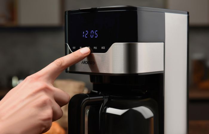 Кавоварка Ardesto FCM-D3100 - 900Вт/крапельна/1.5л/ дисплей/таймер/рег. міцності/ метал+чорн.