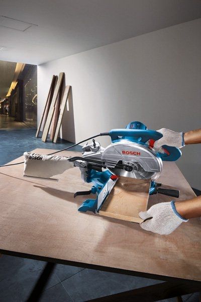Пила торцювальна Bosch GCM 10 MX, 1700Вт, 254 мм, поворот Л 47°/П 52°, нахил Л 45°, 16 кг