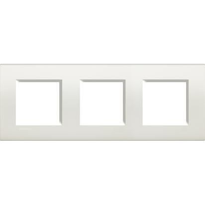 Bticino LivingLight Рамка прямокутна, 3 поста, колір Білий