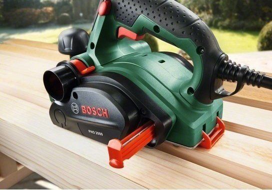 Рубанок Bosch PHO 2000, 680 Вт, ніж 82мм, стругання 2 мм, вибірка паза 8 мм, 2.4 кг