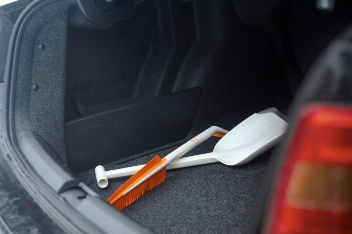 Fiskars Щітка зі скребком  SnowXpert, 67 см, 221г