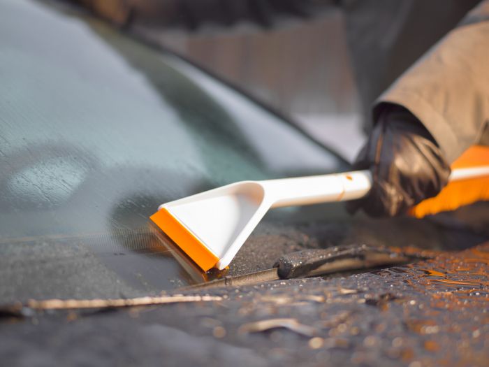 Fiskars Щітка зі скребком  SnowXpert, 67 см, 221г