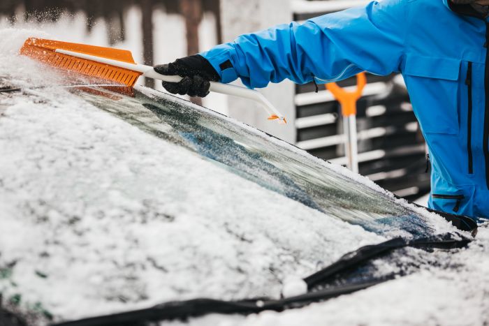 Fiskars Щітка зі скребком  SnowXpert, 67 см, 221г