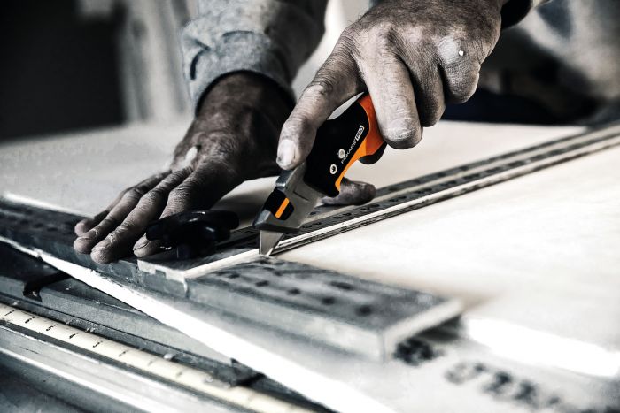 Fiskars Ніж будівельний CarbonMax, трапецієвидне висувне лезо, 185 мм, 200г