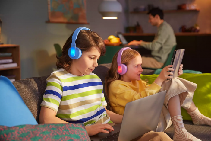 Навушники Philips Kids TAK4206 On-ear Colored light panels Wireless Mic Синій