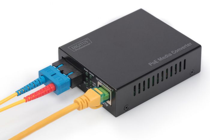 Медіа конвертор DIGITUS Gigabit PoE+, RJ45/SС MM 0.5km, 802.3at, 30W, incl. PSU