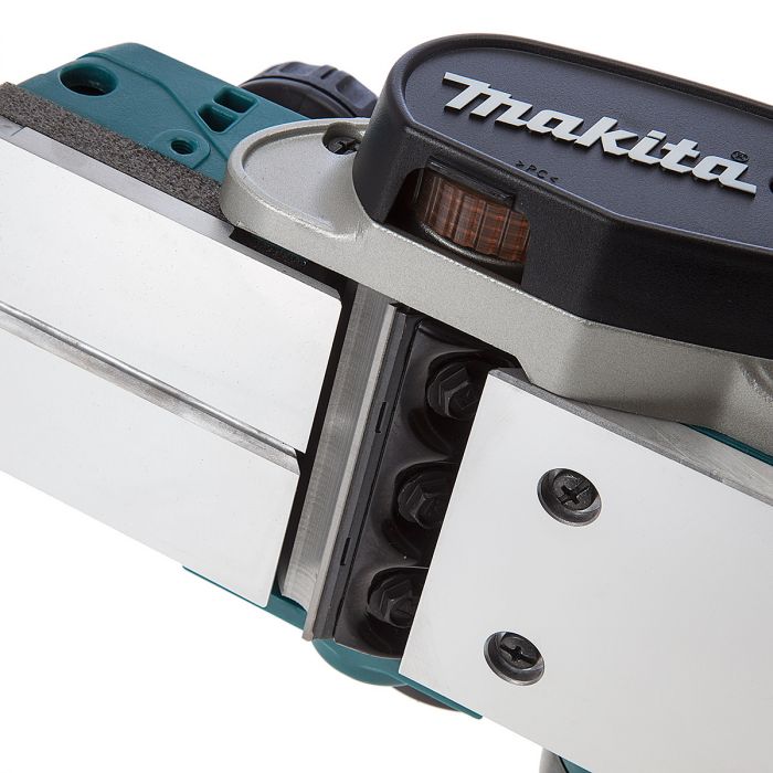 Рубанок Makita DKP180Z акум., 18В, 14000 об/хв, 82 мм, 2мм, 3.4 кг, SOLO
