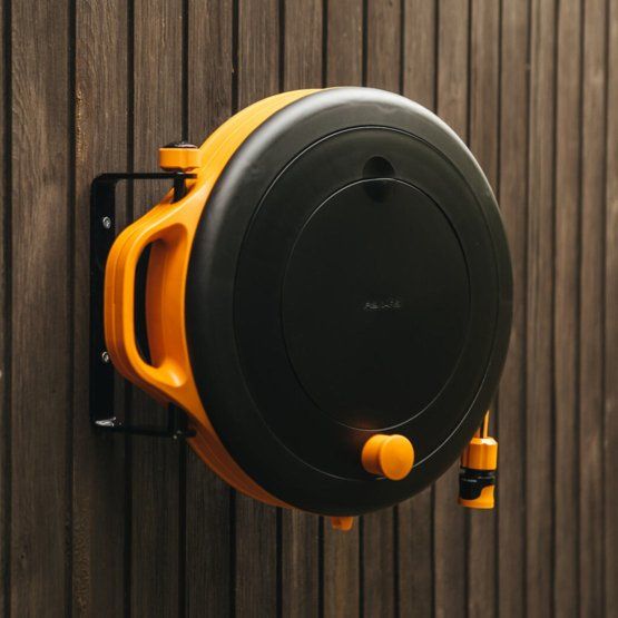 Fiskars Котушка зі шлангом Watering 9мм (3/8") 15м та набором аксесуарів, 44 см, 3020г
