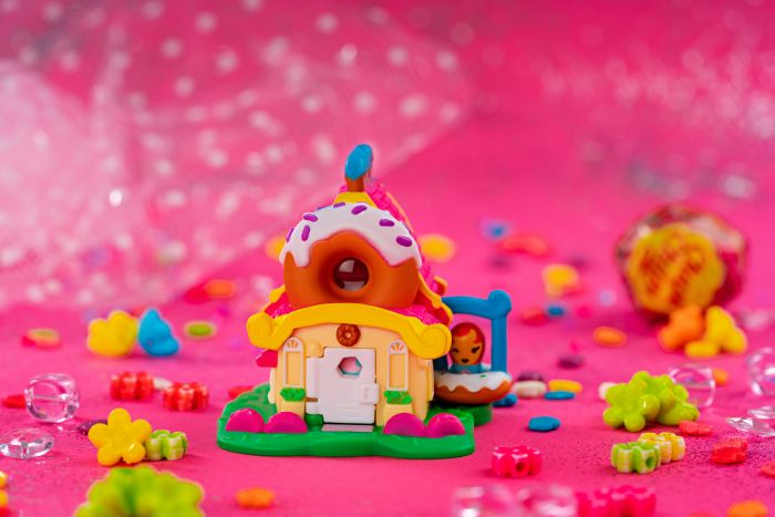 Ігрова фігурка Jazwares Nanables Small House Містечко солодощів, Їдальня "Пончик"
