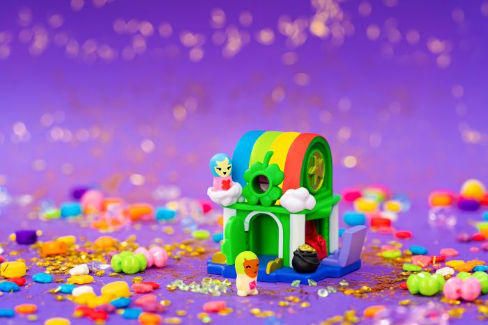 Ігрова фігурка Jazwares Nanables Small House Веселковий шлях, Казино "Створи Веселку"