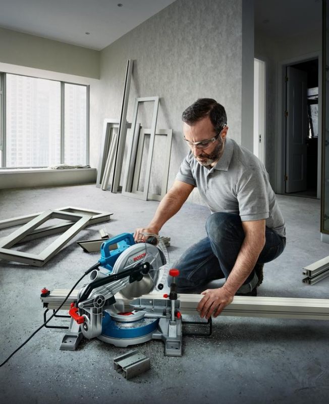Пила торцювальна Bosch GCM 216, 1300Вт, 216мм, 24мм, 10.1кг