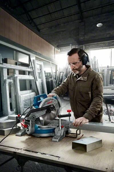 Пила торцювальна Bosch GCM 216, 1300Вт, 216мм, 24мм, 10.1кг