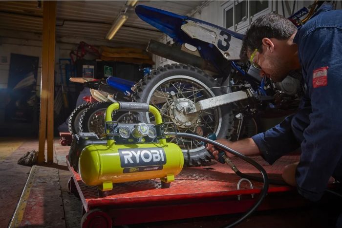 Ryobi Компресор акумуляторний ONE+ R18AC-0 4л, 8,3 бар, 15л/хм (без АКБ і ЗП)