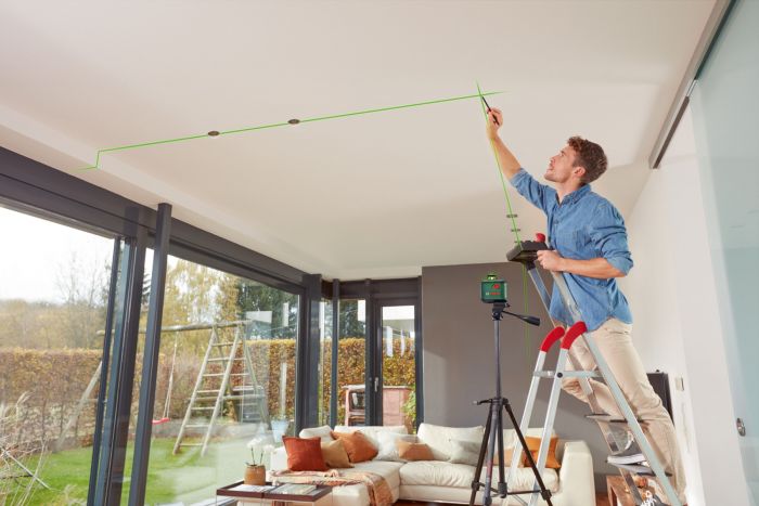 Нівелір лазерний Bosch UniversalLevel 360 +висок, діапазон± 4°,± 0.4 мм на 30 м до 24 м, 0.56 кг