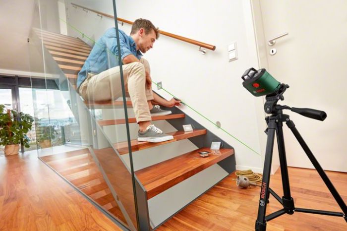 Нівелір лазерний Bosch UniversalLevel 360 +висок, діапазон± 4°,± 0.4 мм на 30 м до 24 м, 0.56 кг