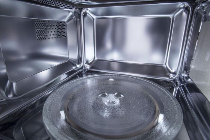 Мікрохвильова піч Gorenje BM251SG2WG вбудовувана, 25л, електр. управл., 900Вт, гриль, дисплей, приготування на кількох рівнях, білий
