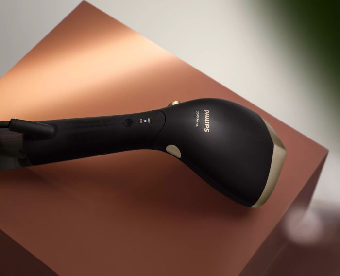 Відпарювач PHILIPS компактний, 1500Вт, 100 и 200мл, постійна пара - 28гр, керам. підошва, чорний