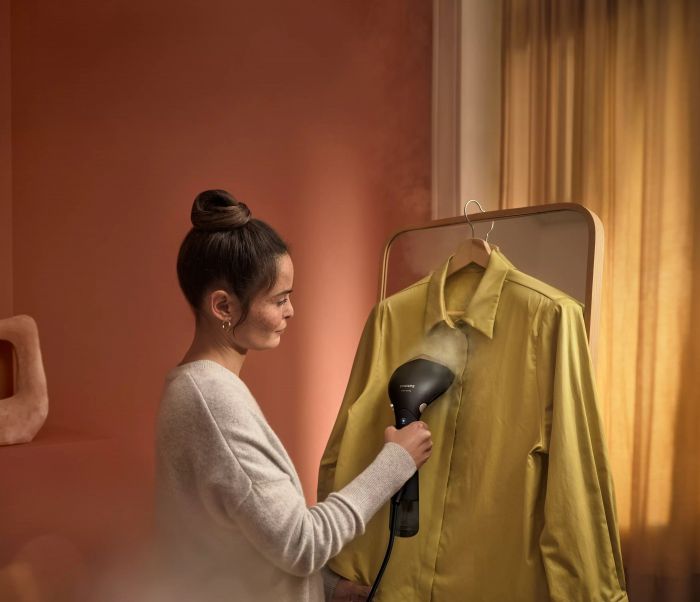 Відпарювач PHILIPS компактний, 1500Вт, 100 и 200мл, постійна пара - 28гр, керам. підошва, чорний