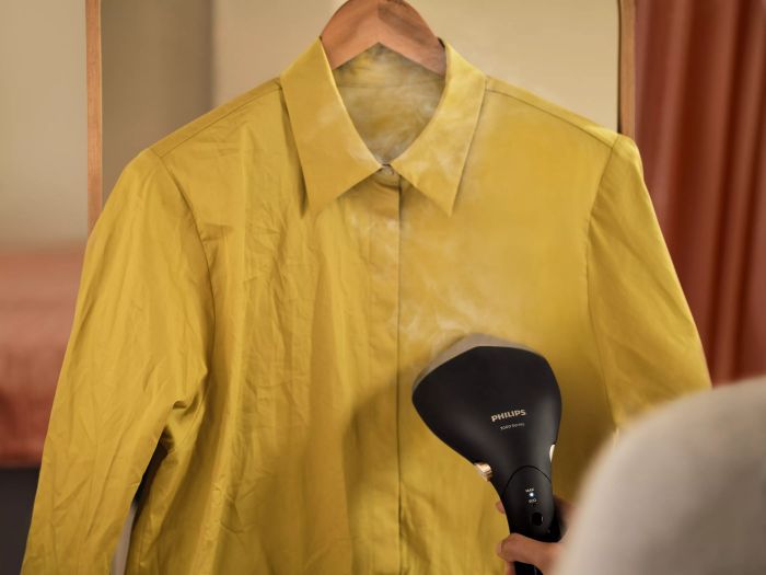 Відпарювач PHILIPS компактний, 1500Вт, 100 и 200мл, постійна пара - 28гр, керам. підошва, чорний