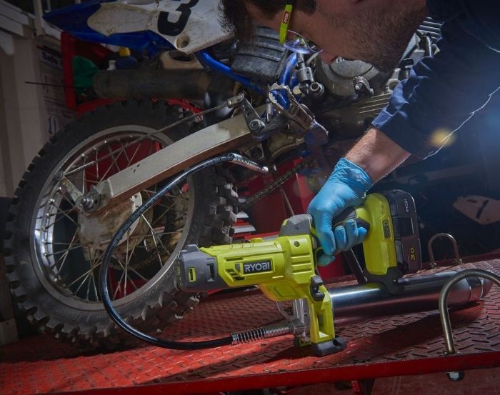 Пістолет мастильний Ryobi R18GG-0 акумуляторний 18В ONE+ 690бар без АКБ та ЗП