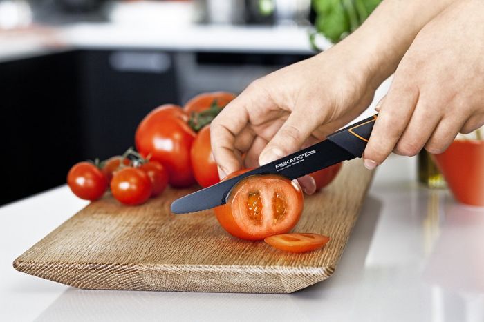 Кухонний ніж для томатів Fiskars Edge, 13,3 см