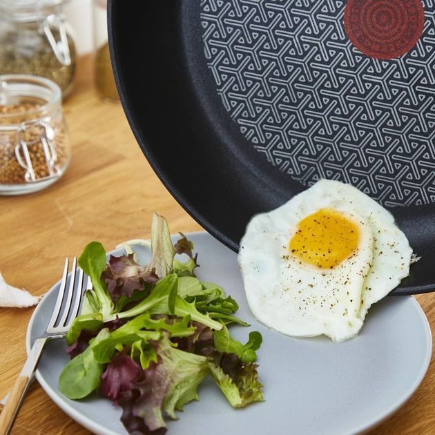 Сковорода Tefal Comfort Max, 26см, покриття Titanium, індукція, Thermo-Spot, нерж. cталь