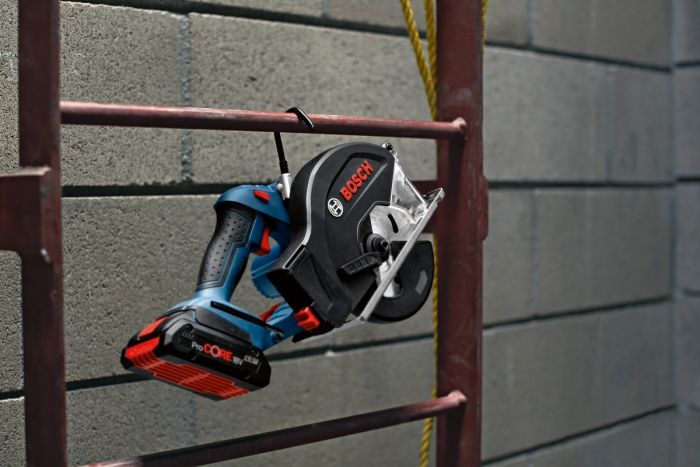 Пила дискова Bosch Professional GKM 18V-50 акумуляторна, 18 В, 136мм, 4250об·хв, 2.2кг, без АКБ та ЗП