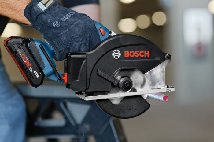 Пила дискова Bosch Professional GKM 18V-50 акумуляторна, 18 В, 136мм, 4250об·хв, 2.2кг, без АКБ та ЗП