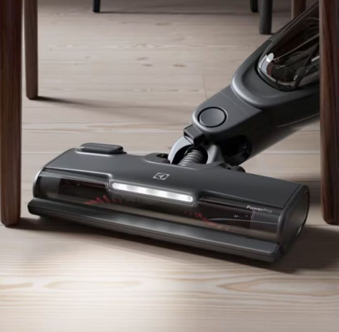 Пилосос Electrolux безпровідний, конт пил -0,3л, автон. робота до 55хв, вага-2.7кг, НЕРА, 2 в 1, турбо-щітка, BRC, 5 насадок, білий