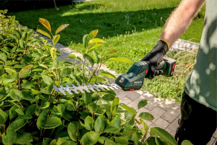 Ножиці для трави акумуляторні Metabo POWERMAXX SGS 12 Q, Li-Power 18В 1*2.0Аг, лезо 11.5 см, + насадка для кустів 20см, 0.8кг