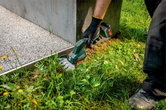 Ножиці для трави акумуляторні Metabo POWERMAXX SGS 12 Q, Li-Power 18В 1*2.0Аг, лезо 11.5 см, + насадка для кустів 20см, 0.8кг