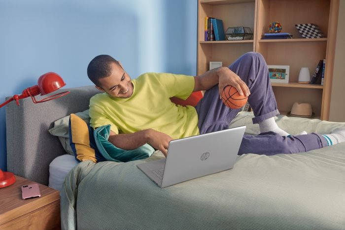 Ноутбук HP 17-cn3000ua 17.3" FHD IPS AG, Intel i7-1355U, 16GB, F1024GB, NVD550-2, DOS, сріблястий