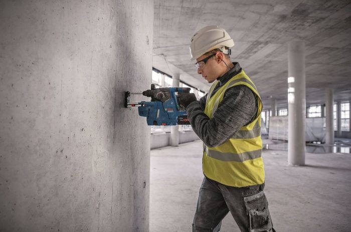 Перфоратор акумуляторний Bosch GBH 187-LI, патрон SDS-plus 24мм, 18В 1х5Аг, 2.4Дж, 3 режими, 980об/хв, 3кг