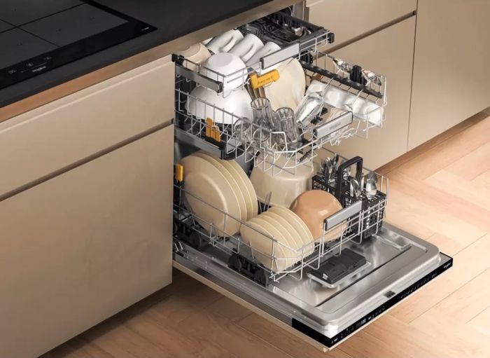 Посудомийна машина Whirlpool вбудовувана, 14компл., A+++, 60см, дисплей, 3й кошик, білий