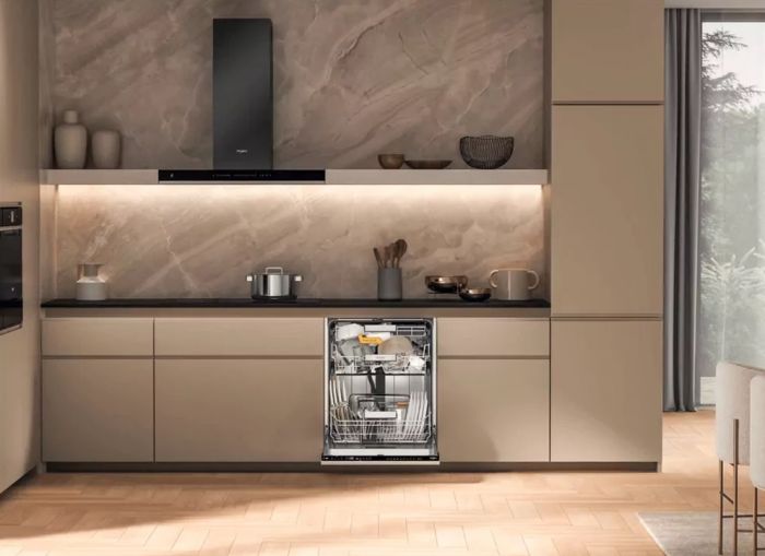 Посудомийна машина Whirlpool вбудовувана, 14компл., A+++, 60см, дисплей, 3й кошик, білий