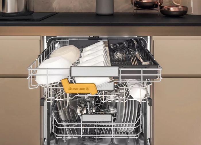 Посудомийна машина Whirlpool вбудовувана, 14компл., A+++, 60см, дисплей, 3й кошик, білий