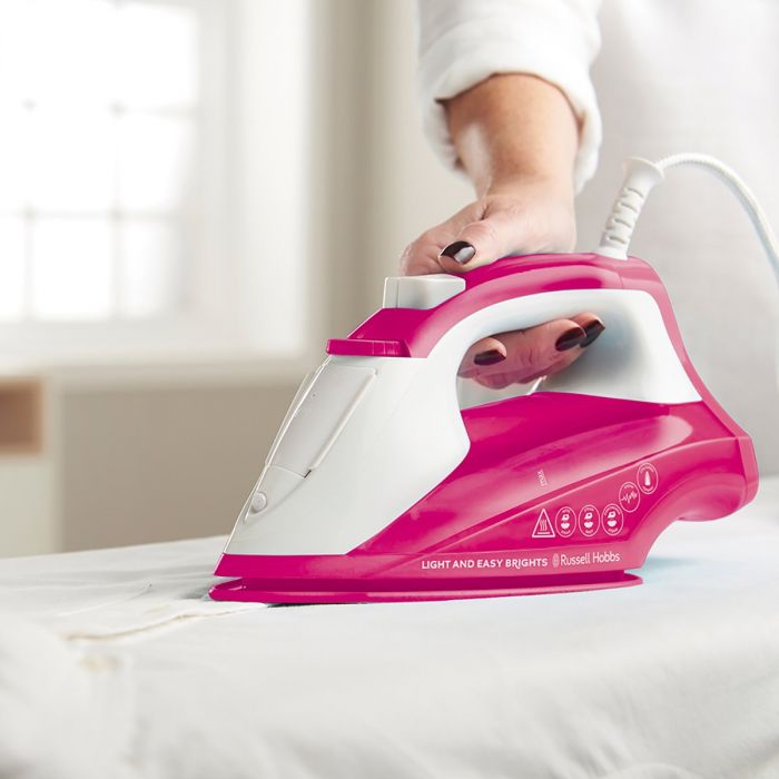 Праска Russell Hobbs Light & Easy Brights Berry, 2600Вт, 240мл, паровий удар -115гр, постійна пара - 35гр, керам. підошва, малиновий