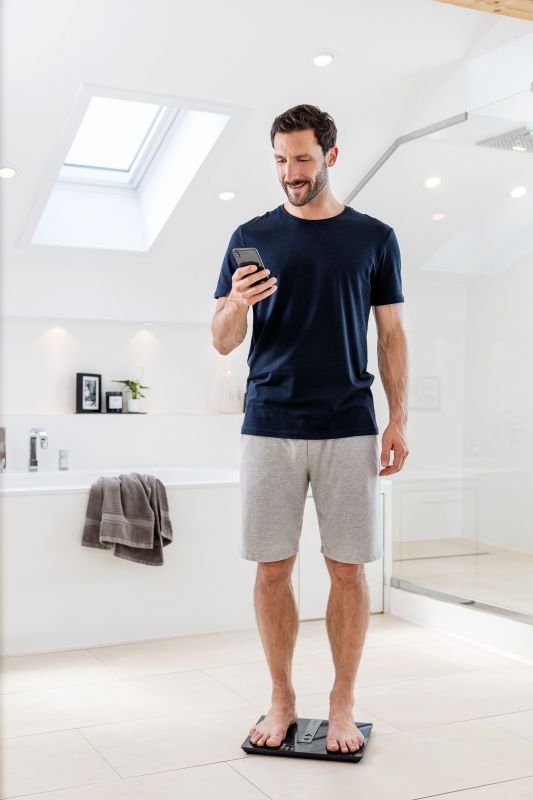 Ваги Beurer підлогові, 180кг, акумуляторні, підкл. до смартфону, сенс. керув., аналіз тіла, WiFi, USB-C, скло, темно-синій