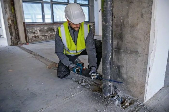Пила шабельна акумуляторна Bosch GSA 185-LI, 18 В, пропил 230мм, хід 28мм, 3.2кг без АКБ та ЗП