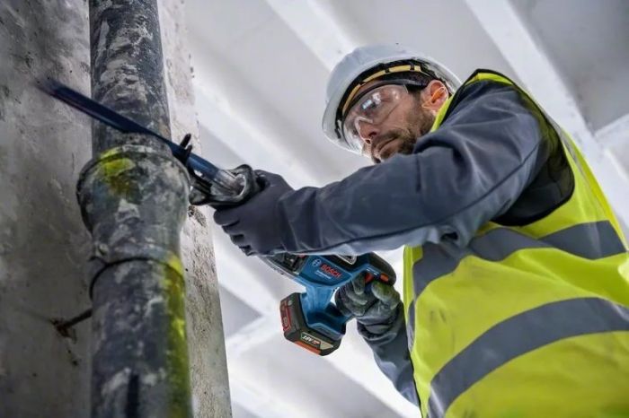 Пила шабельна акумуляторна Bosch GSA 185-LI, 18 В, пропил 230мм, хід 28мм, 3.2кг без АКБ та ЗП
