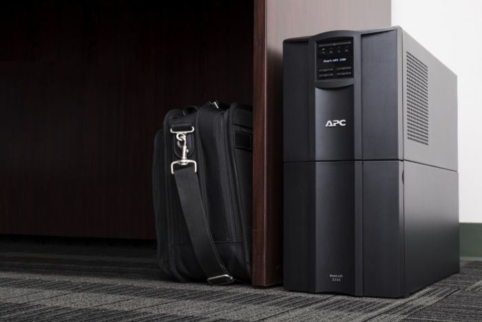 Джерело безперебійного живлення APC Smart-UPS 2200VA/1980W, LCD, USB, SmartConnect, 8xC13