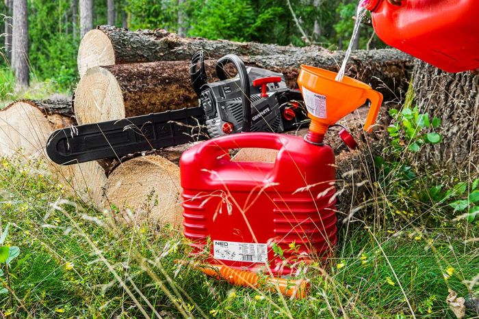 Каністра Neo Tools паливна антистатична 20л пластик HDPE, гнучкий злив, 1.46кг, червоний