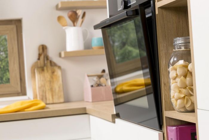 Духова шафа Gorenje електрична, 77л, A+, дисплей, IconLed, пара, макс.темпер.-300, чорний