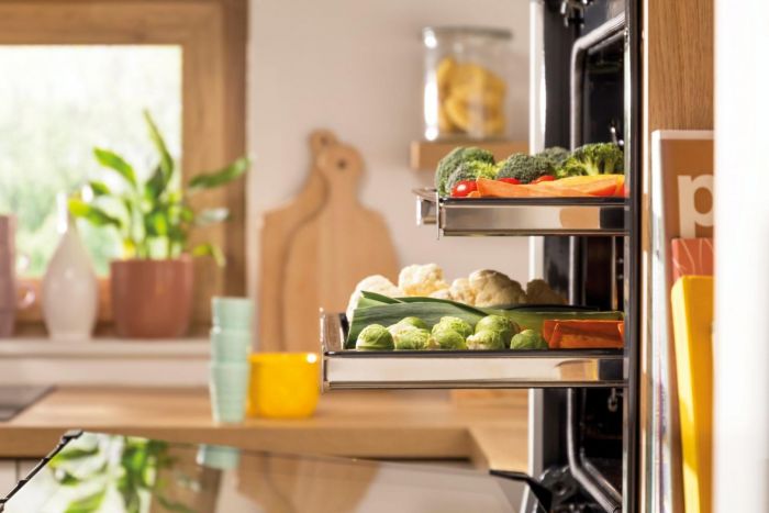 Духова шафа Gorenje електрична, 77л, A+, дисплей, IconLed, пара, макс.темпер.-300, чорний