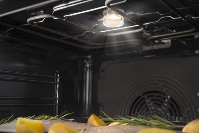 Духова шафа Gorenje електрична, 77л, A+, дисплей, IconLed, пара, макс.темпер.-300, чорний