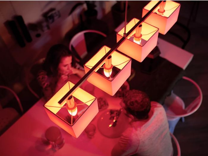 Лампа розумна Philips Hue E14, 5.3W(40Вт), 2000K-6500K, RGB, ZigBee, Bluetooth, димування, 2шт