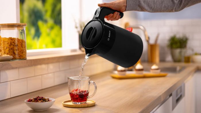 Електрочайник Bosch 1.7л, пластик, чорний