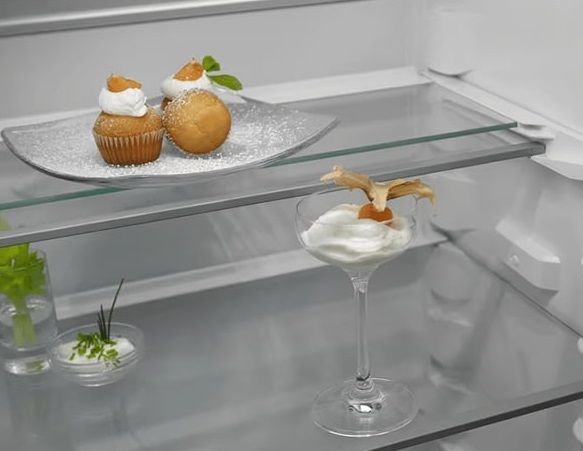 Холодильник Electrolux вбудований з нижн. мороз., 188x70х55, холод.відд.-286л, мороз.відд.-65л, 2дв., А++, Combi, інв., диспл внутр., зона св-ті, білий